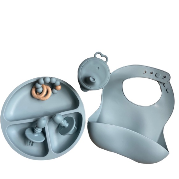 Honeycomb Haven Other - ⭐️ BOGO ⭐️ 6 piece silicone feeding set- Ether Blue